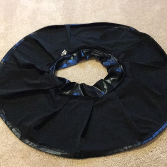 EUC faux leather Mini Skirt - Picture 3 of 5